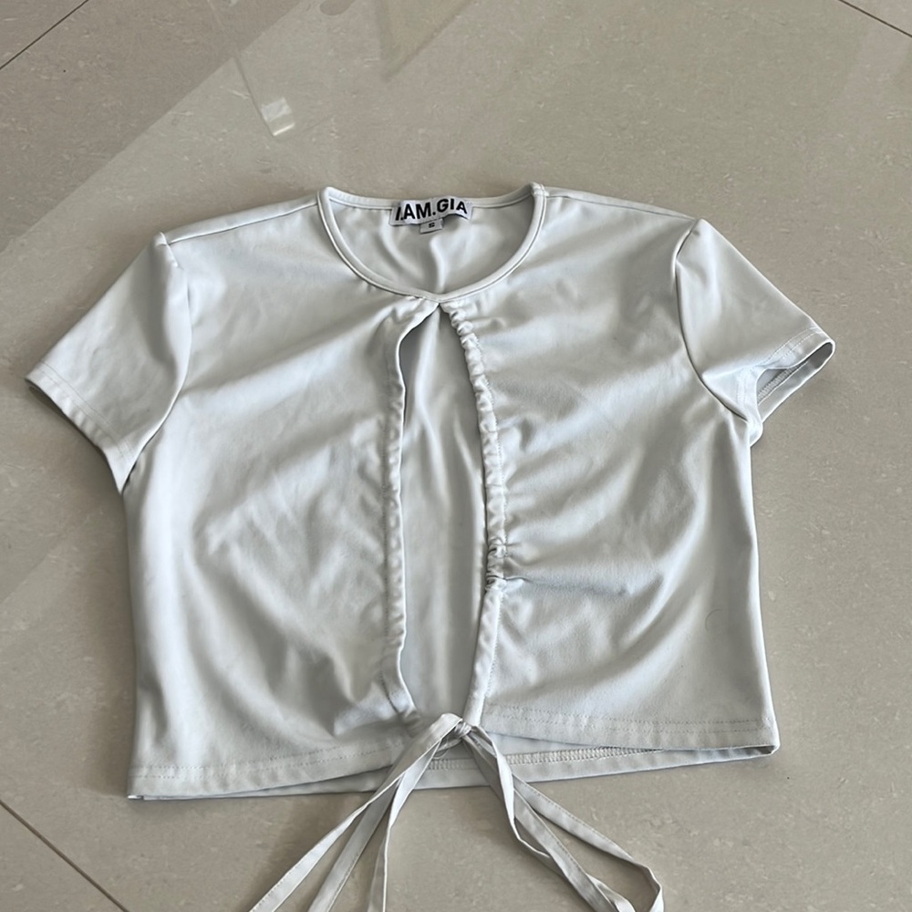 I am Gia open front top